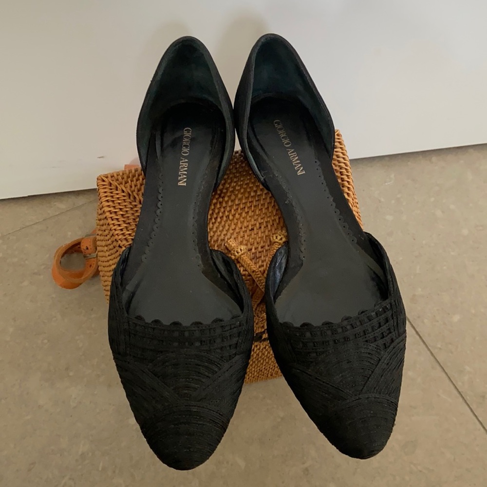 Gorgeous black embroidered flats